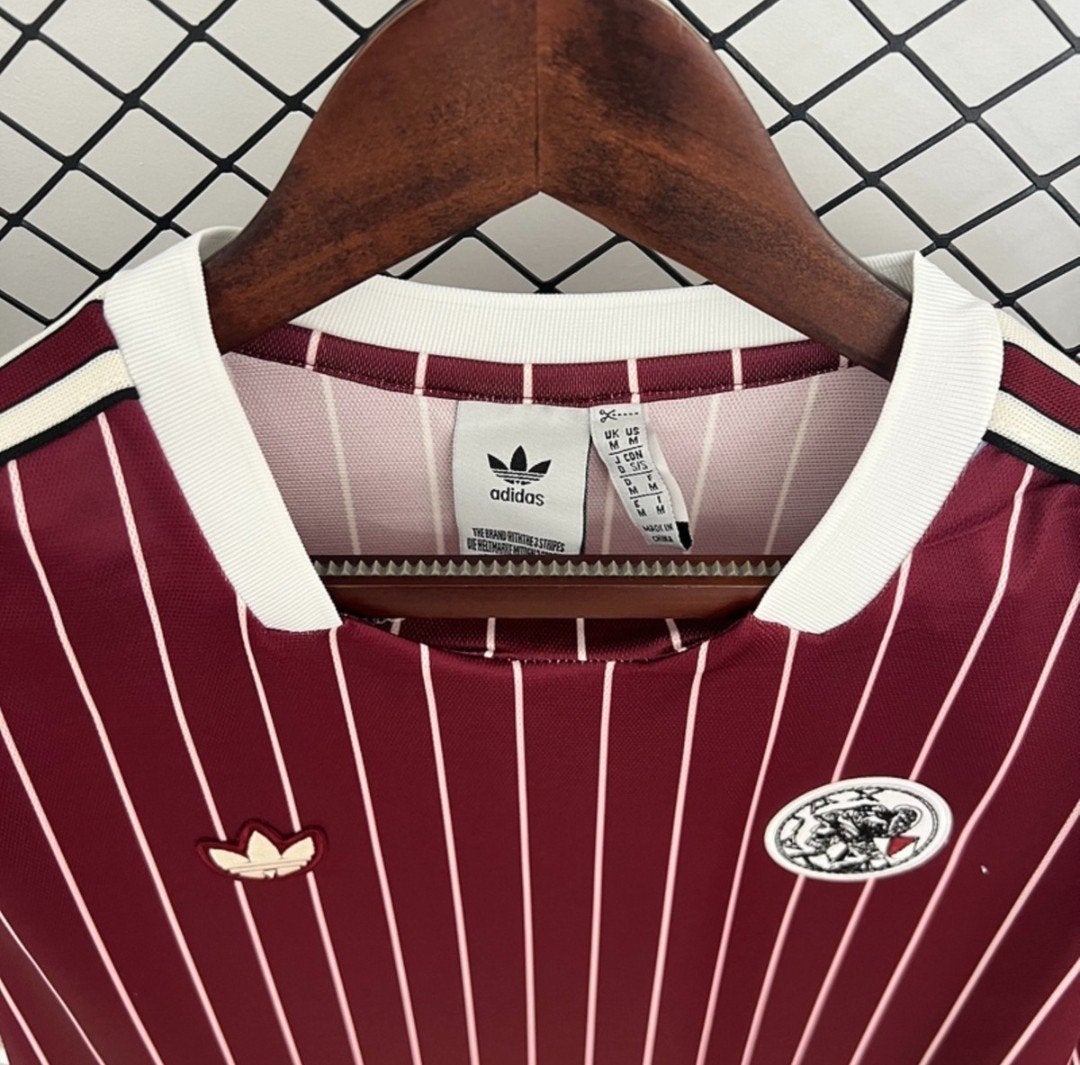 Ajax Special Edition Retro-Geïnspireerd Voetbalshirt, Tickets en Kaartjes, Sport | Voetbal, Seizoenskaart, Eén persoon