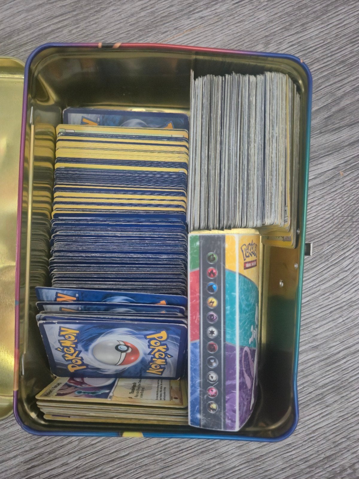Pokémon kaarten met doos en verzamelmap, Hobby en Vrije tijd, Verzamelkaartspellen | Pokémon, Ophalen of Verzenden, Gebruikt, Meerdere kaarten