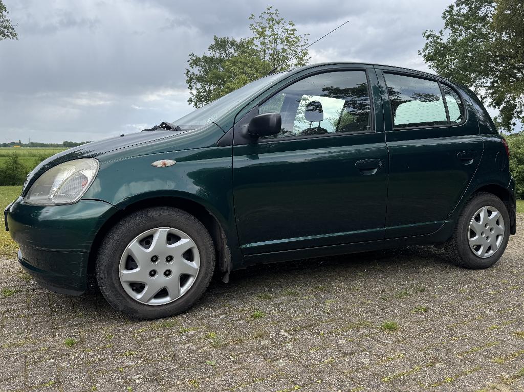 Toyota Yaris 1.0 16V 5DR Linea Luna 2002 Groen, Auto's, Voorwielaandrijving, Stof, 31 €/maand, 4 cilinders