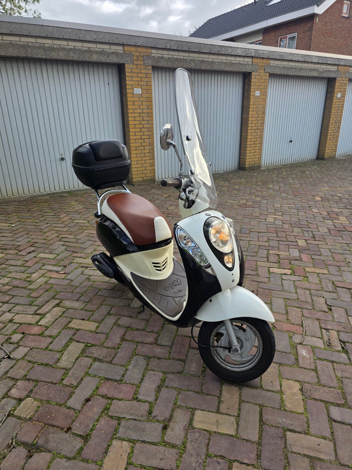 Goed onderhouden Sym Mio scooter met nieuwe carburateur, Ophalen of Verzenden, Gebruikt, Benzine, SYM