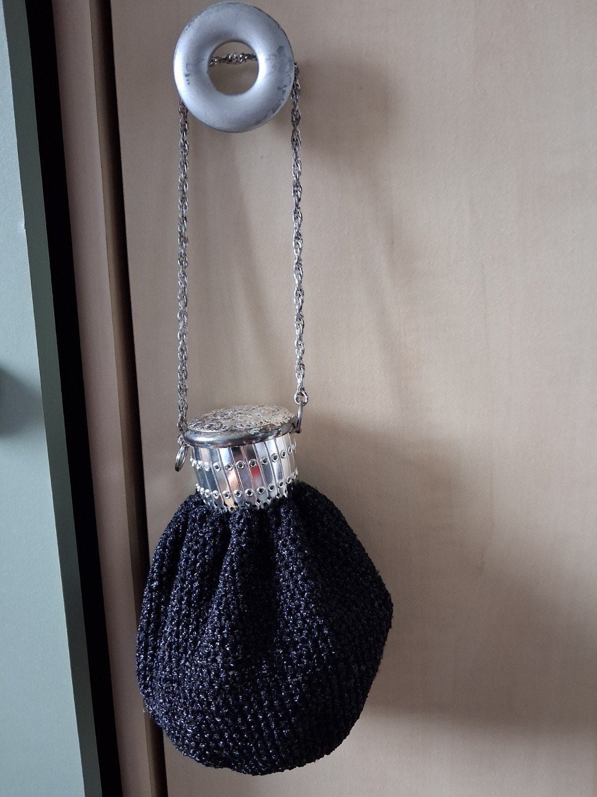 Vintage Zwart Gehaakt Avondtasje met Zilverkleurige Sluiting, Ophalen of Verzenden, Gebruikt, Zwart, Avondtasje