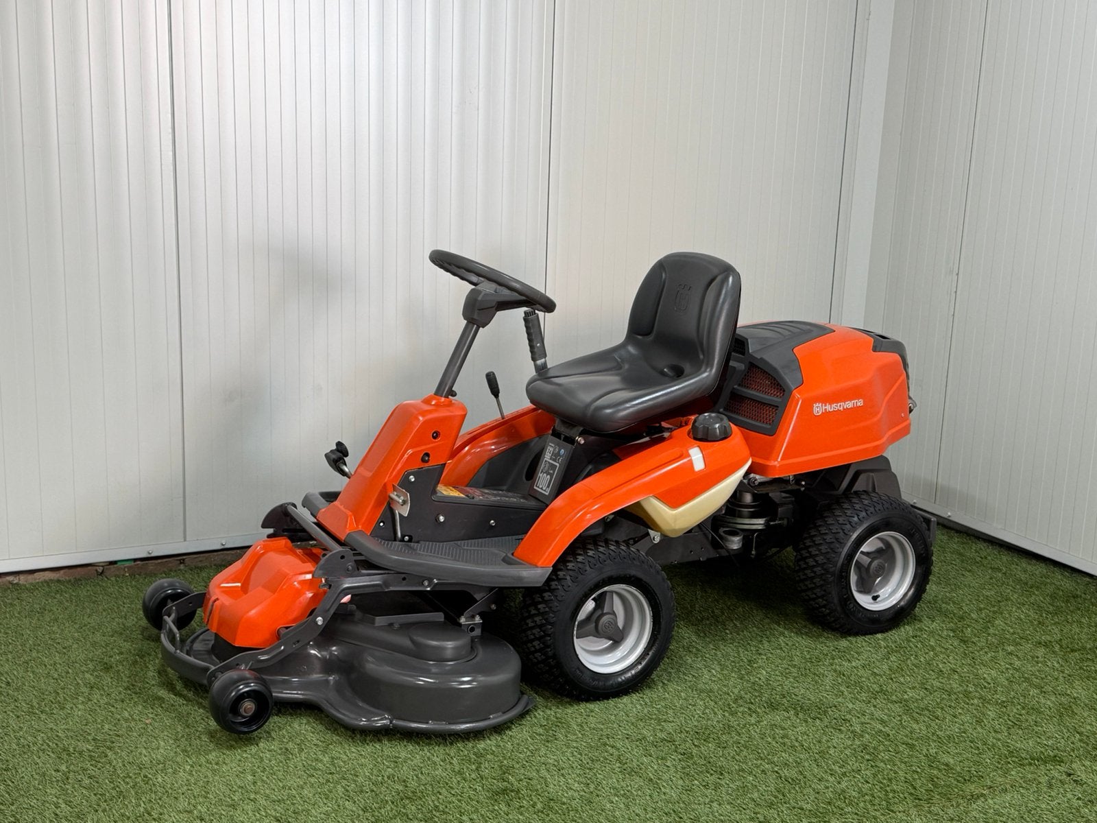 Nette Husqvarna R216 zitmaaier frontmaaier hydrostaat 103cm, Ophalen, Zo goed als nieuw
