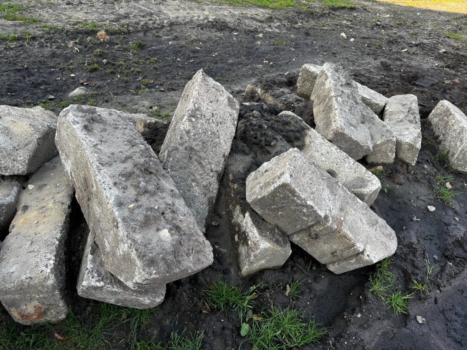 Betonblokken fundering erfverharding bielzen, Doe-het-zelf en Verbouw, Overige Doe-het-zelf en Verbouw, Gebruikt, Ophalen of Verzenden