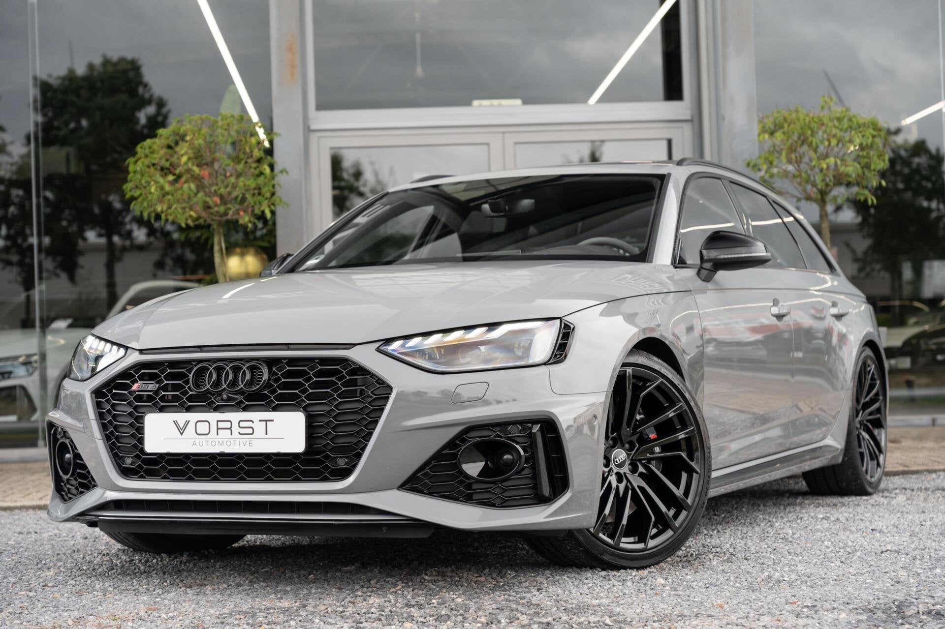 Audi RS4 Avant 2.9 TFSI quattro Pano B&O 360 Massage Carbon, Auto's, Automaat, Gebruikt, Zwart, Leder
