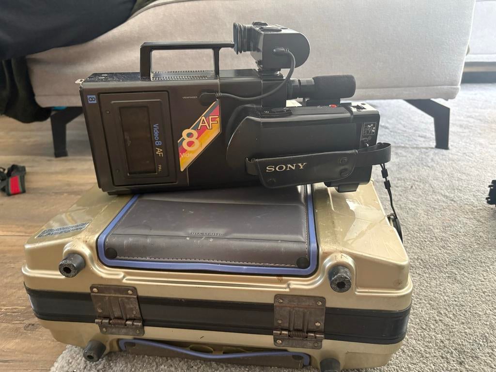 Sony CCD-V8AF-E vintage videocamera met koffer, Ophalen of Verzenden, 8mm, Camera