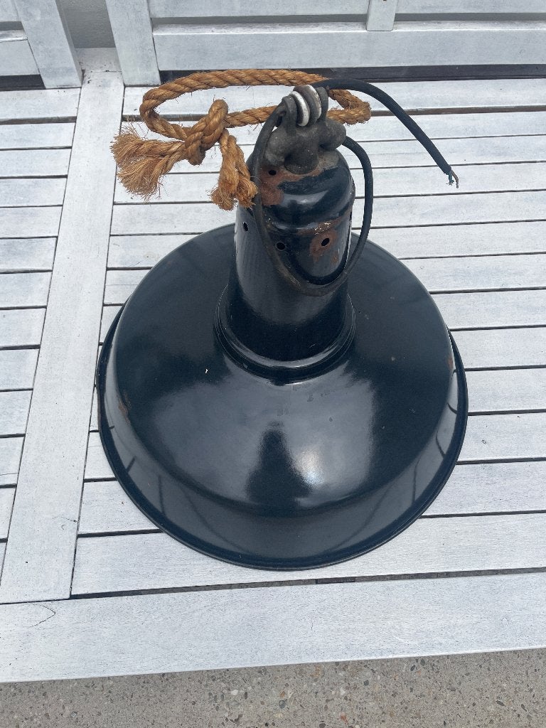 Fabriekslamp emaille, Ophalen