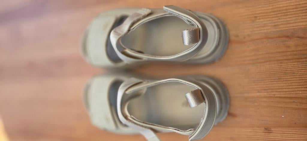 UGG sandalen, maat 35, beige, Kleding | Dames, Schoenen, UGG, Beige, Gedragen, Sandalen of Muiltjes