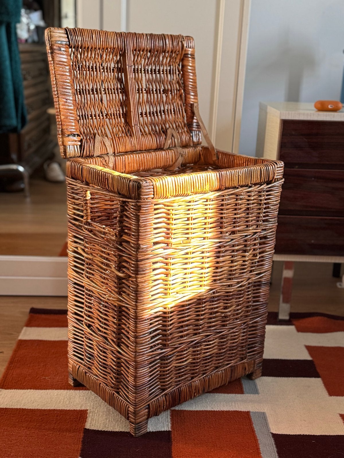 Vintage rieten opbergmand / wasmand met deksel, Vintage, Gebruikt, Ophalen of Verzenden, Natuurlijk materiaal