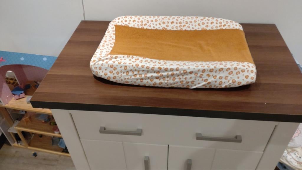 Witte commode met donkerbruin blad, Ophalen