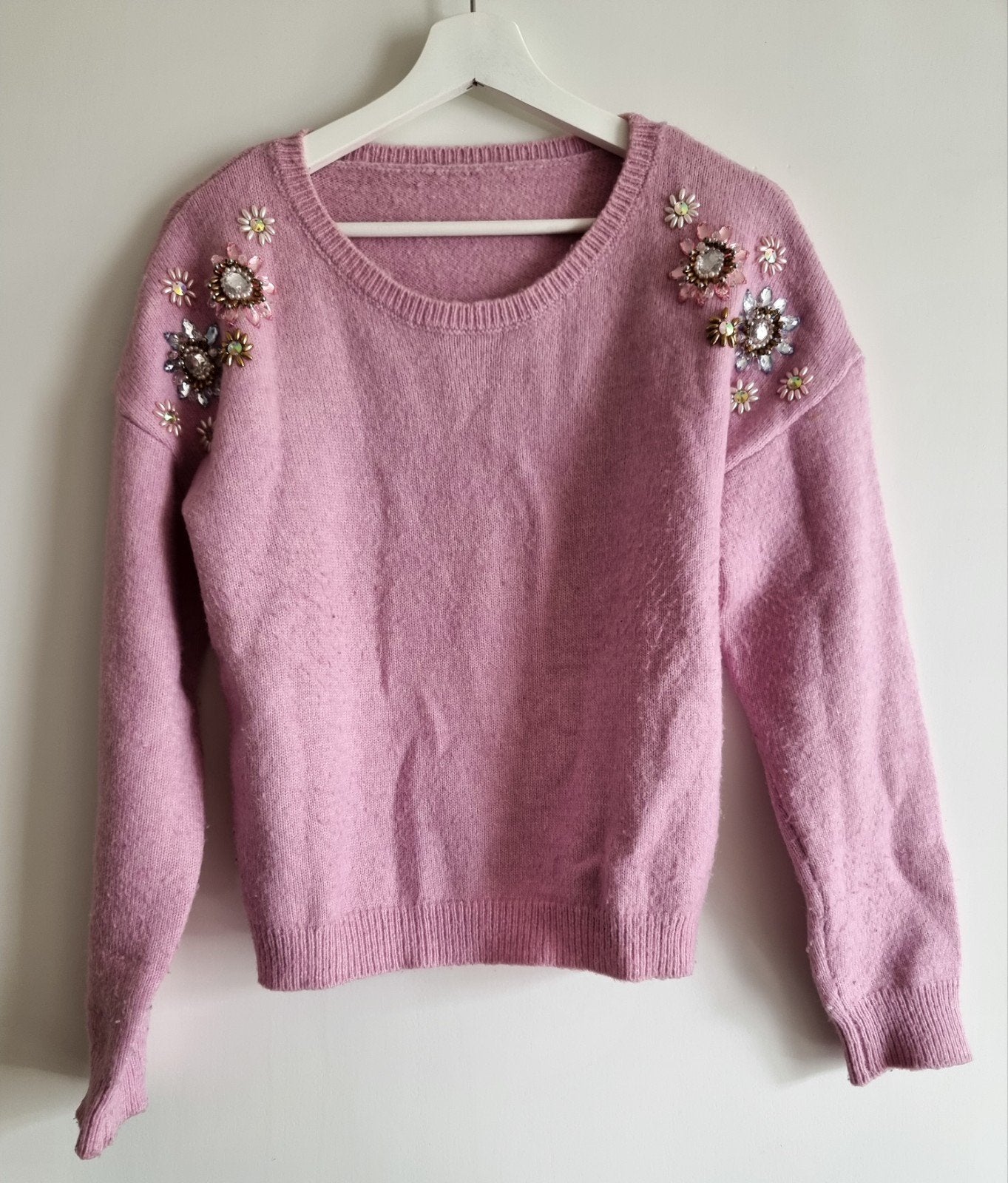 Silvian Heach roze trui met bloemen en kralen, Kleding | Dames, Maat 38/40 (M), Ophalen of Verzenden, Zo goed als nieuw, Silvian Heach