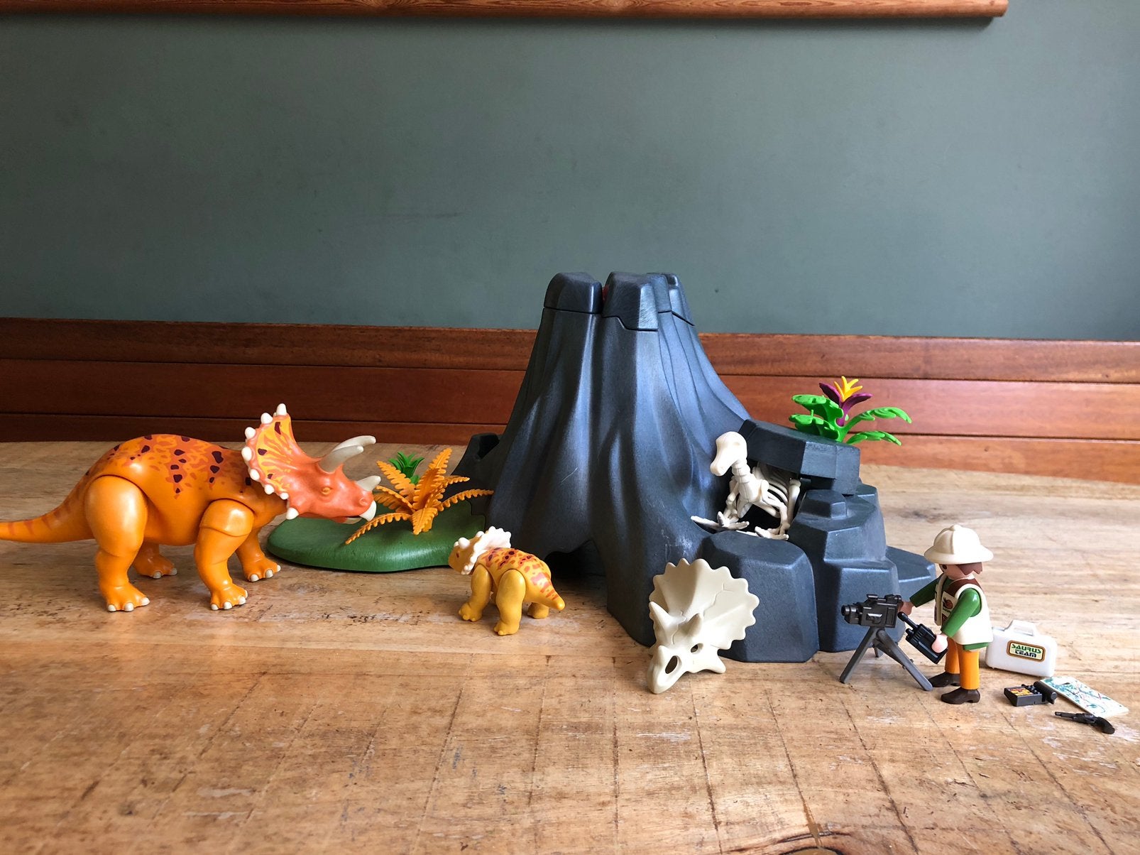 🦕 Brachiosaurus met lava vulkaan-rots - PlaymoBeau, Kinderen en Baby's, Speelgoed | Playmobil, Zo goed als nieuw, Ophalen of Verzenden