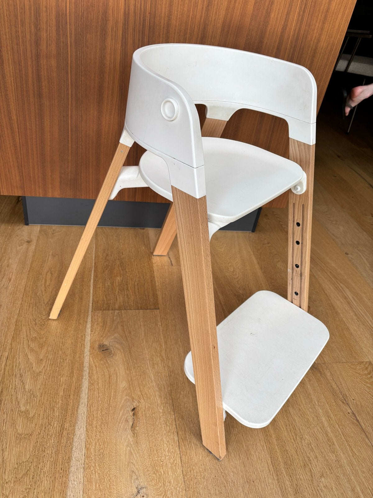 Stokke Steps Meegroeistoel - Wit met Houten Poten, Kinderen en Baby's, Kinderstoelen, Ophalen, Gebruikt, Meegroeistoel, Aanschuifbaar