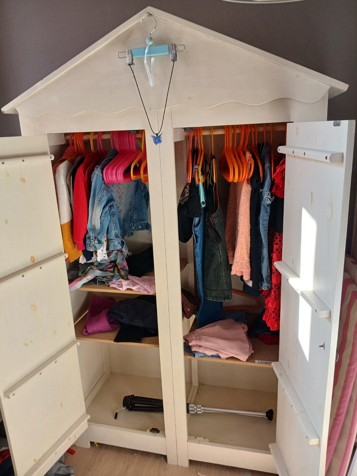 Foto 4 van Leuke kinderkast in huisjesvorm