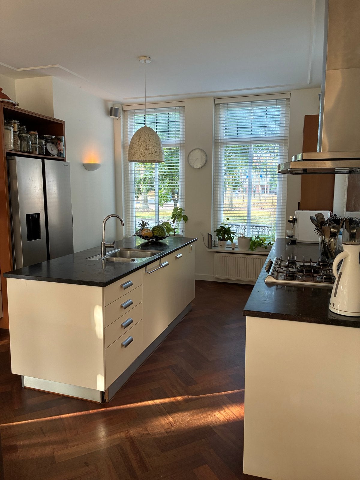 Keuken met eiland en diverse apparatuur, Ophalen, Gebruikt, Met kookeiland