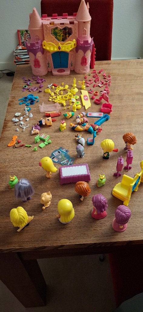 Pinypon huisje/kasteel met poppetjes, Ophalen of Verzenden, Gebruikt, Jongen of Meisje