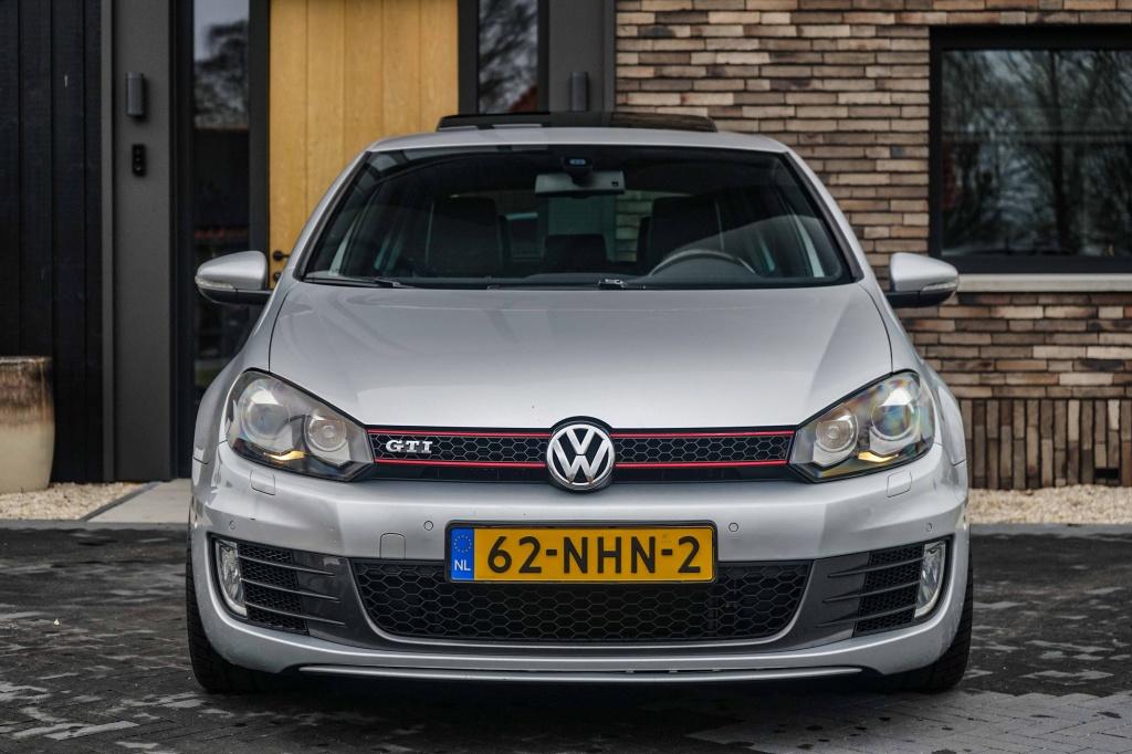Volkswagen Golf 2.0 GTI DSG F1 Pano/DCC/R-CAM/NL-auto, Auto's, Automaat, Euro 5, Gebruikt, 4 cilinders