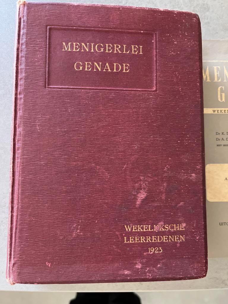 Menigerlei Genade - Wekelijksche Leerredenen 1923, Ophalen of Verzenden, Gelezen, Christendom | Protestants