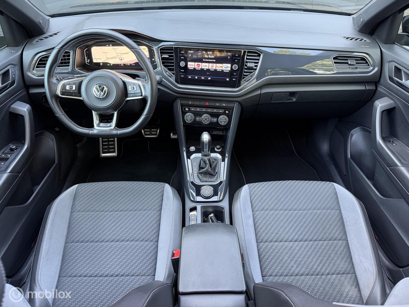 Volkswagen T-Roc 2.0 TSI 4Motion R-line|Pano|Beats|Virtual, Automaat, Dealer onderhouden, 15 km/l, Gebruikt
