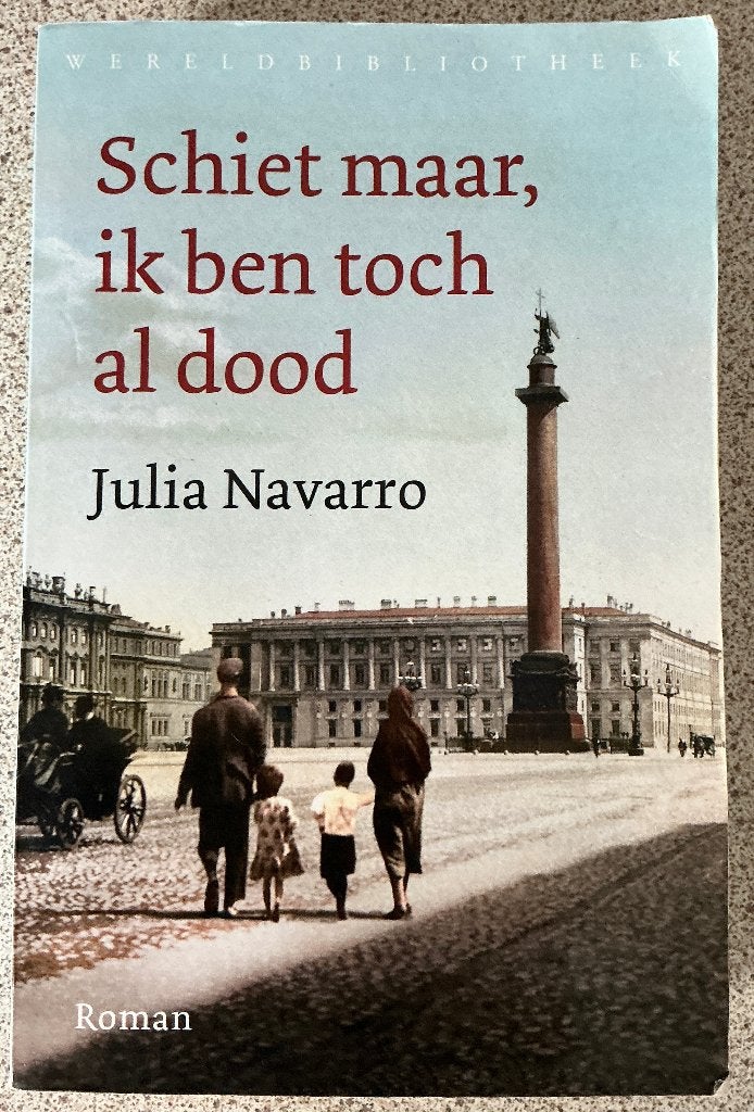 Schiet maar, ik ben toch al dood - Julia Navarro, Ophalen of Verzenden, Gelezen, Julia Navarro