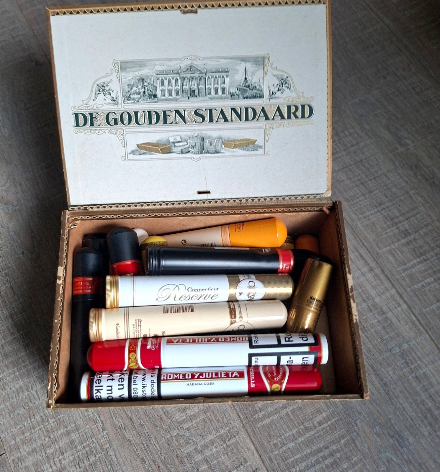 20 lege sigaren tubes                       in kistje, Ophalen of Verzenden, Tabaksdoos of Verpakking