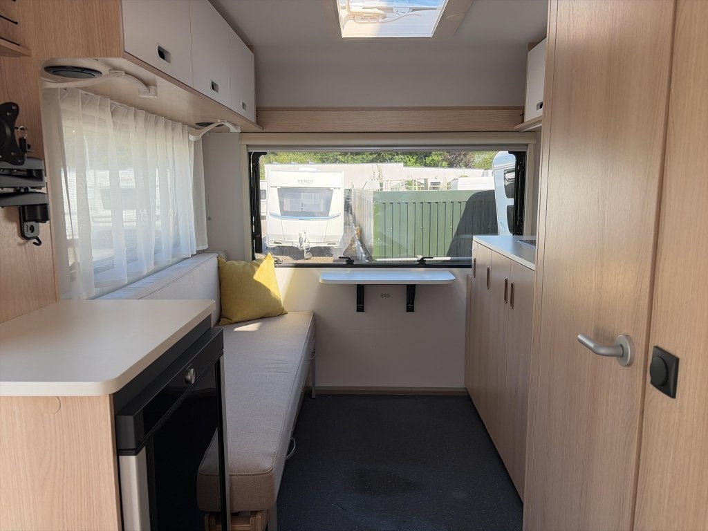 Adria Aviva 422 PY Mover/Airco/Voortent, Caravans en Kamperen, Schokbreker, Bedrijf, Adria, 4 tot 5 meter