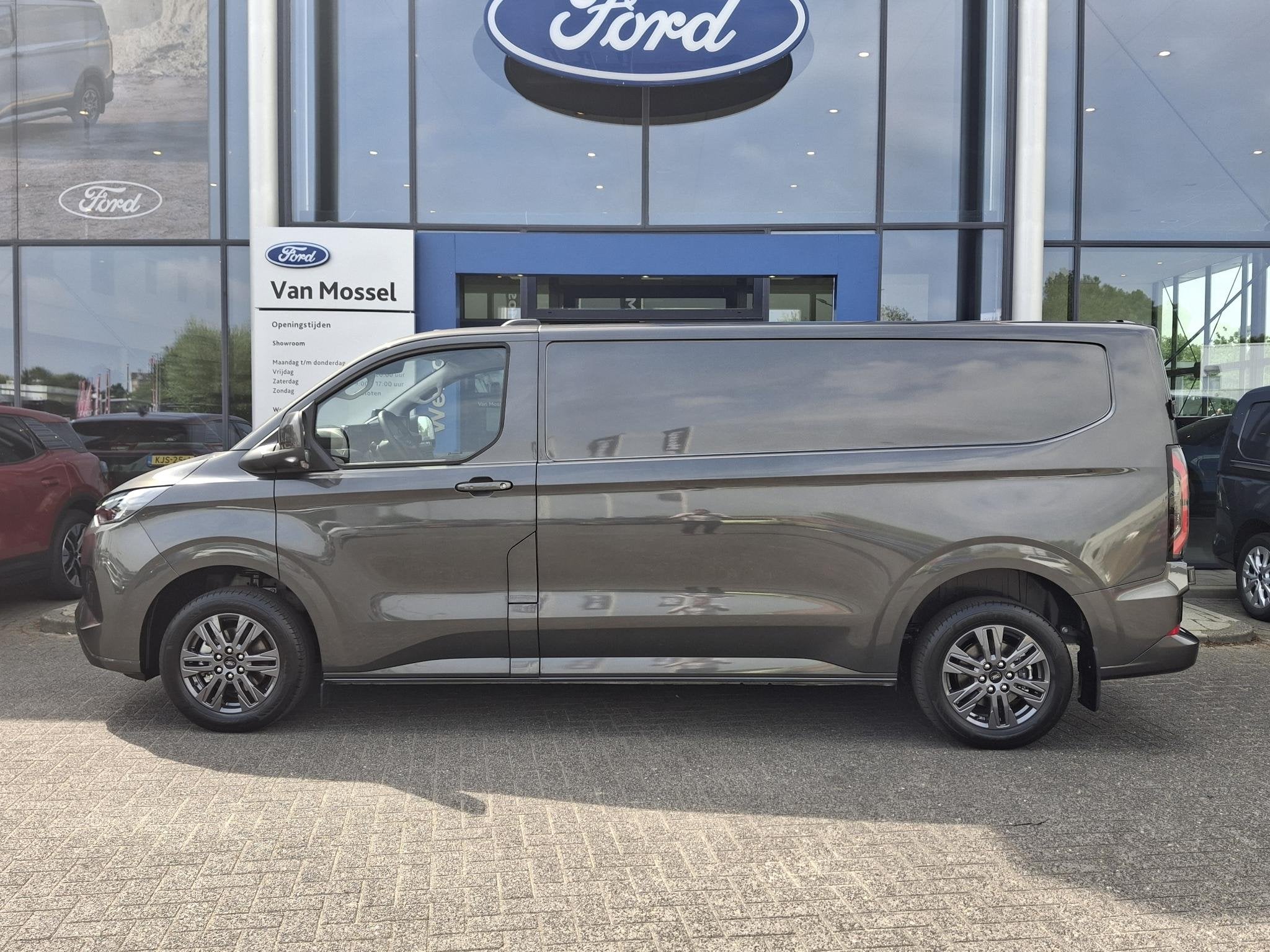 Ford E-transit Custom L2 Limited 71 kWh | Voorraad! | Inklap, Auto's, Ford, Stof, Overige carrosserieën, Nieuw, Zilver of Grijs