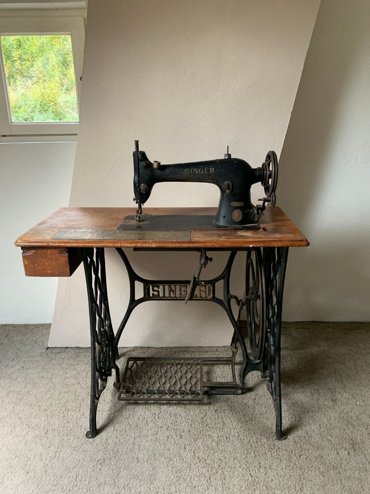 Antieke Singer Naaimachine met Tafel - Decoratief, Ophalen of Verzenden