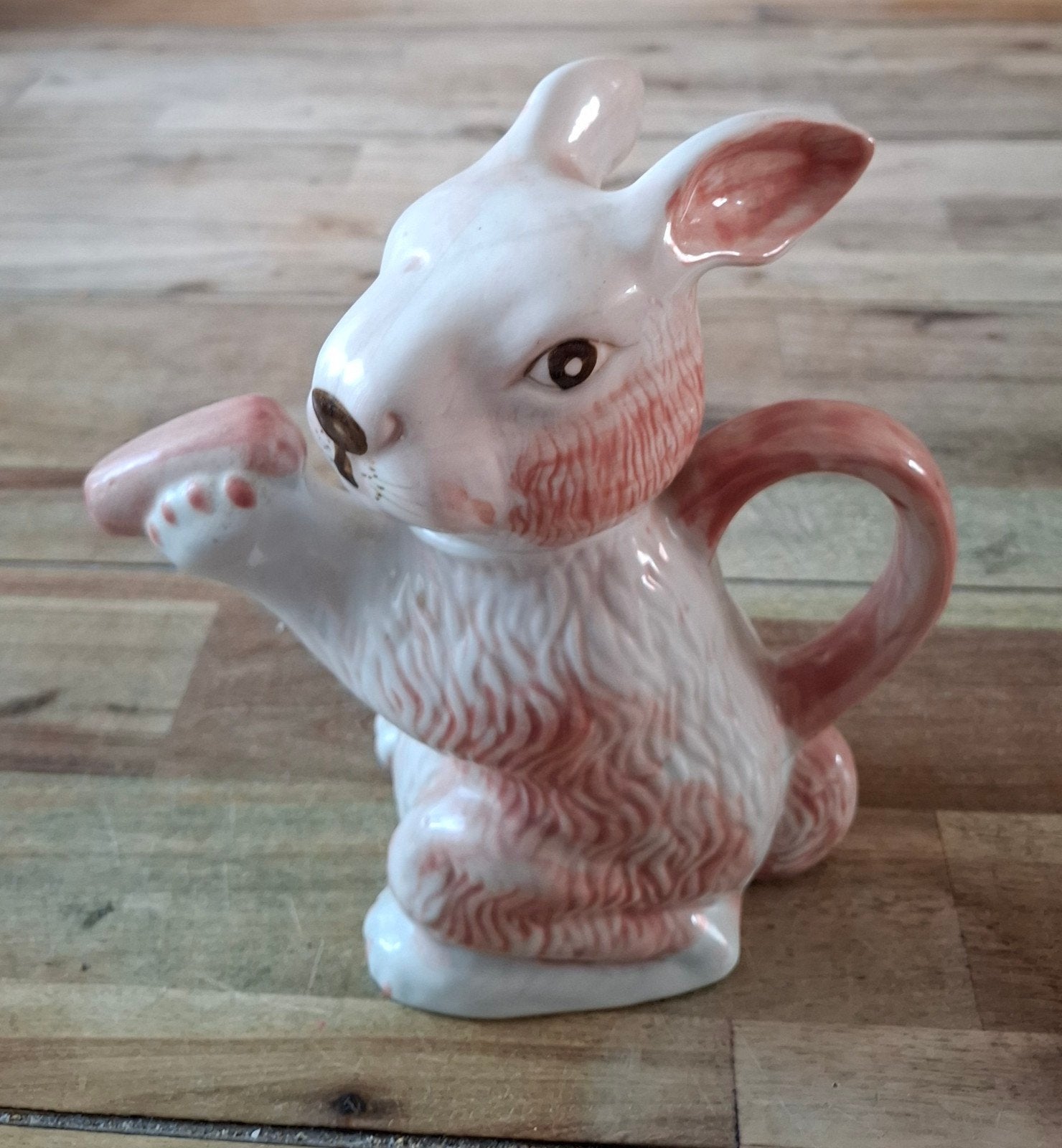 Porseleinen theepot in de vorm van een konijn, Ophalen