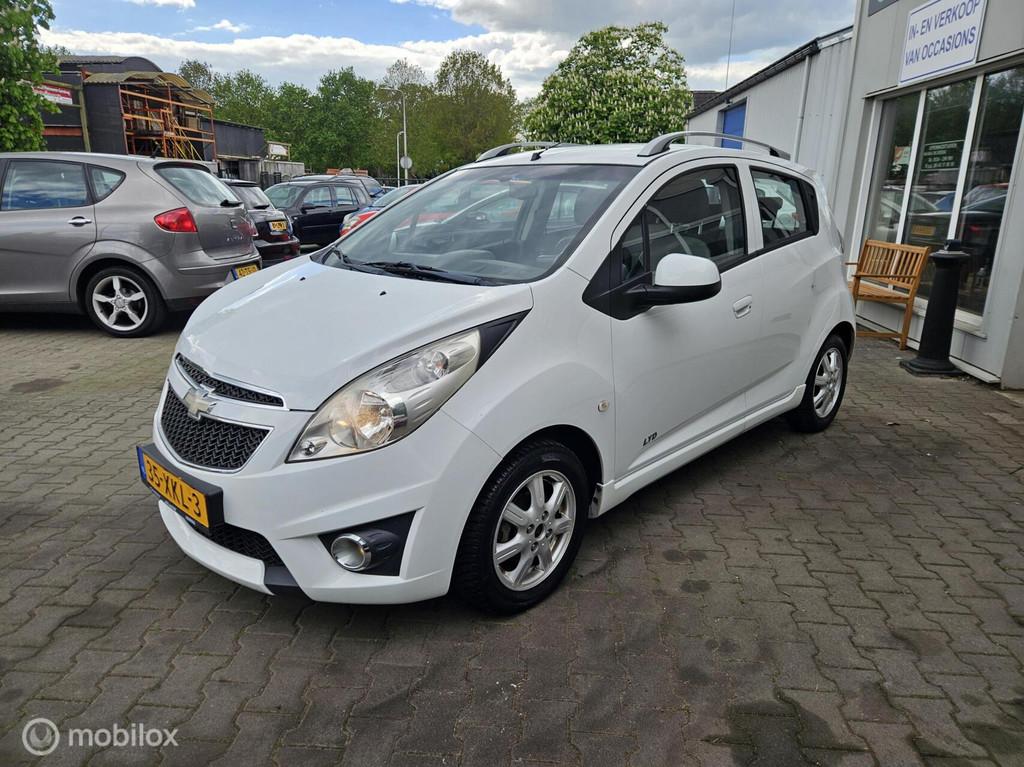 Chevrolet Spark 1.0 16V LT White Limited Edition Bi-Fuel, Euro 5, 15 km/l, 4 cilinders, Wit