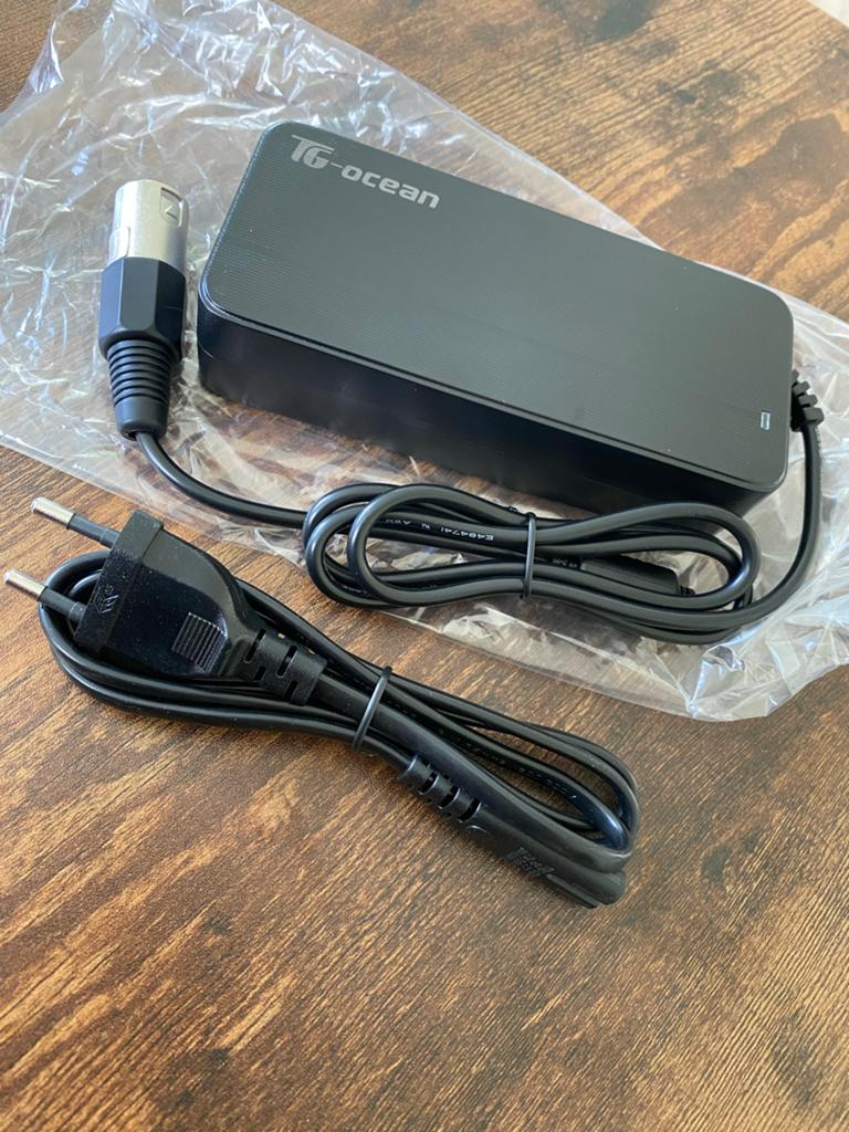Universele Lader 36V 2A met 3-polige XLR Laadplug, Ophalen of Verzenden, Nieuw