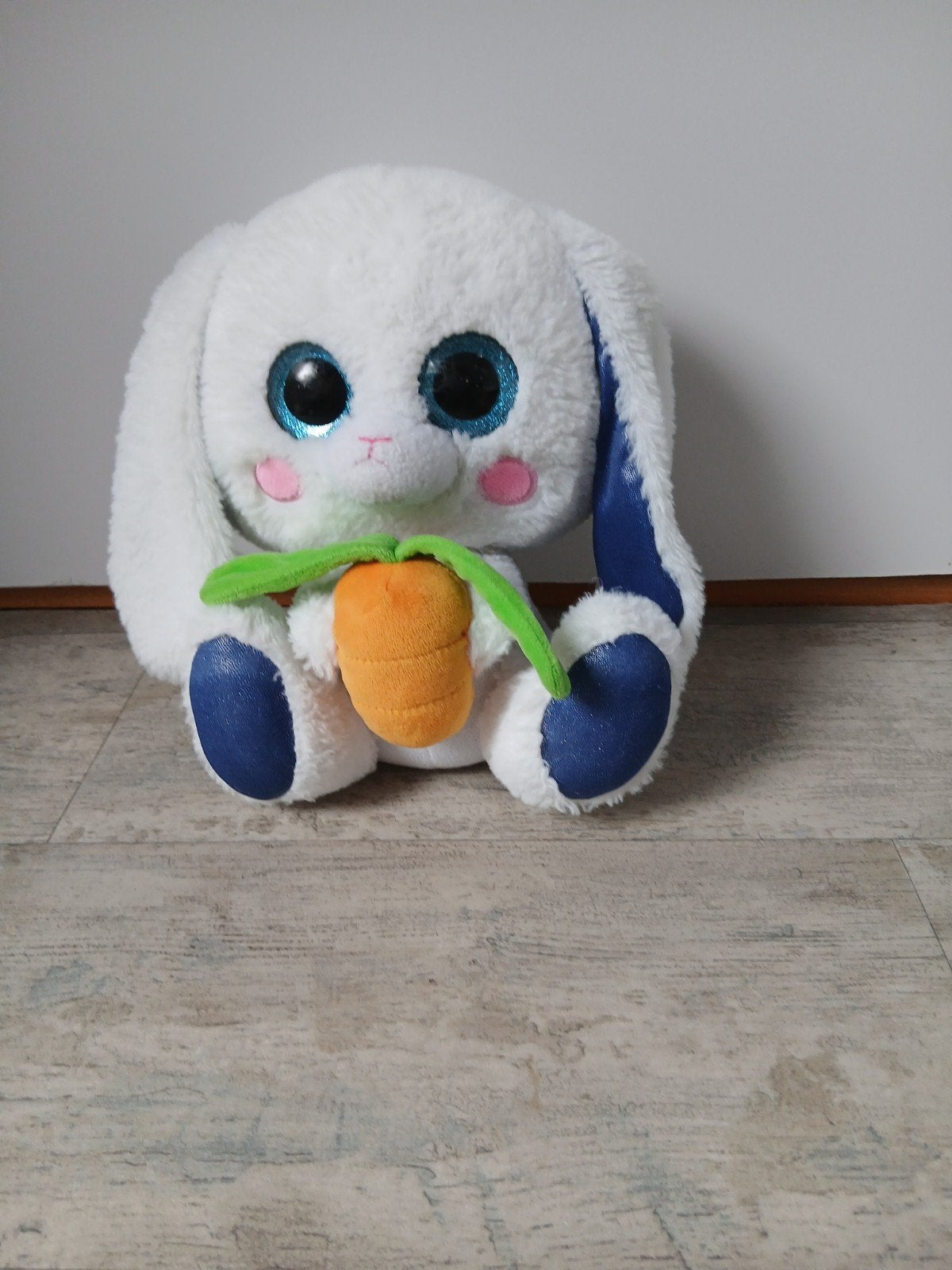Schattig wit konijn knuffel met wortel, Overige merken, Overige karakters, Konijn, Ophalen of Verzenden