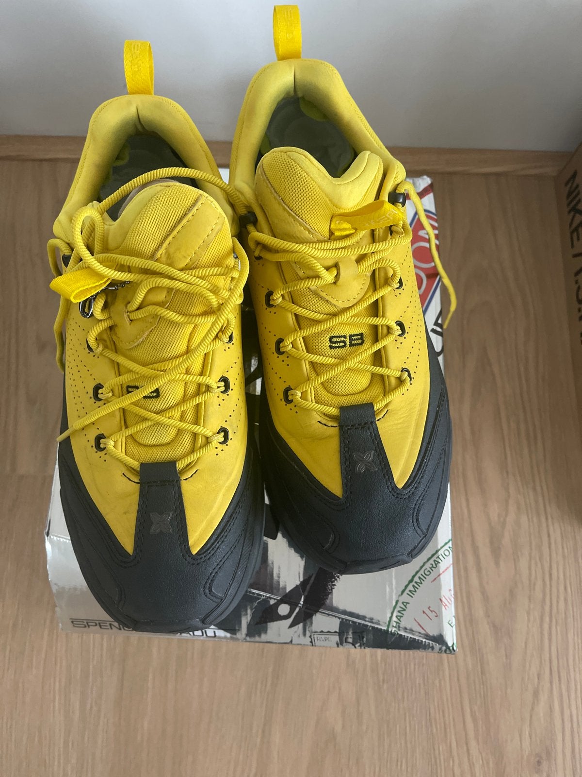 Hoka x Spencer Badu Project Clifton sneakers geel/zwart, Ophalen of Verzenden, Nieuw, Overige kleuren, Sneakers of Gympen