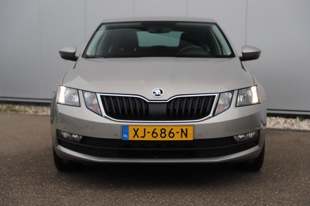 Skoda Octavia 1.0 TSI Greentech Ambition Business Trekhaak 1, Stof, Gebruikt, Met garantie (alle), 49 €/maand