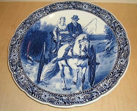 Delfts blauw bord rijtuig met getrouwd stel, Ophalen of Verzenden