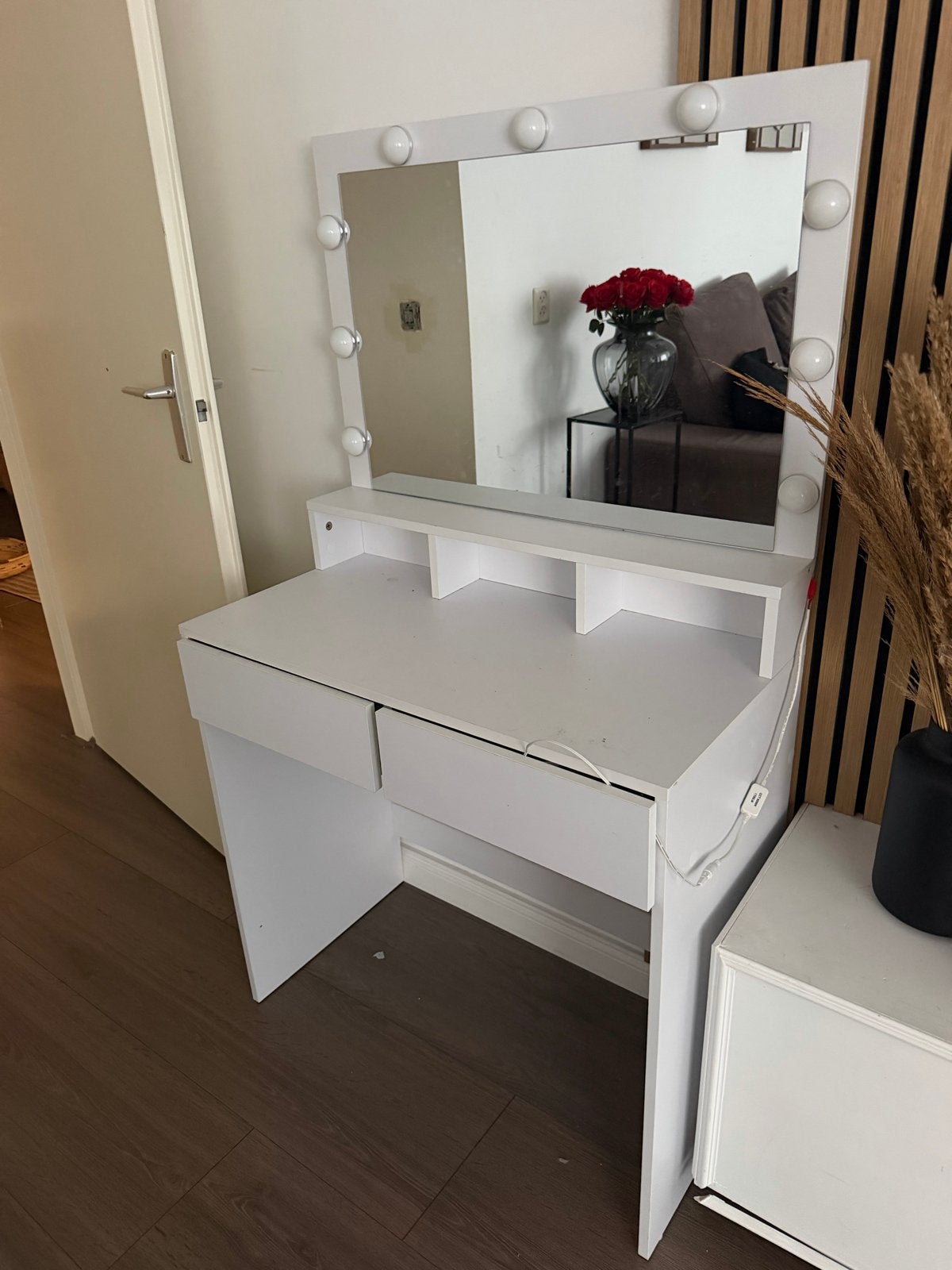 Foto 3 van Witte kaptafel met verlichting en lades