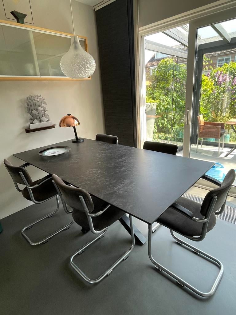 Moderne Eettafel Vikten Zwart – Keramiek & Spinpoot, Huis en Inrichting, Tafels | Eettafels, Ophalen, 50 tot 100 cm, Vijf personen of meer