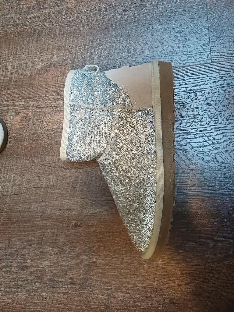 Ugg met zilveren glitter, UGG, Overige kleuren, Lage of Enkellaarzen, Ophalen of Verzenden