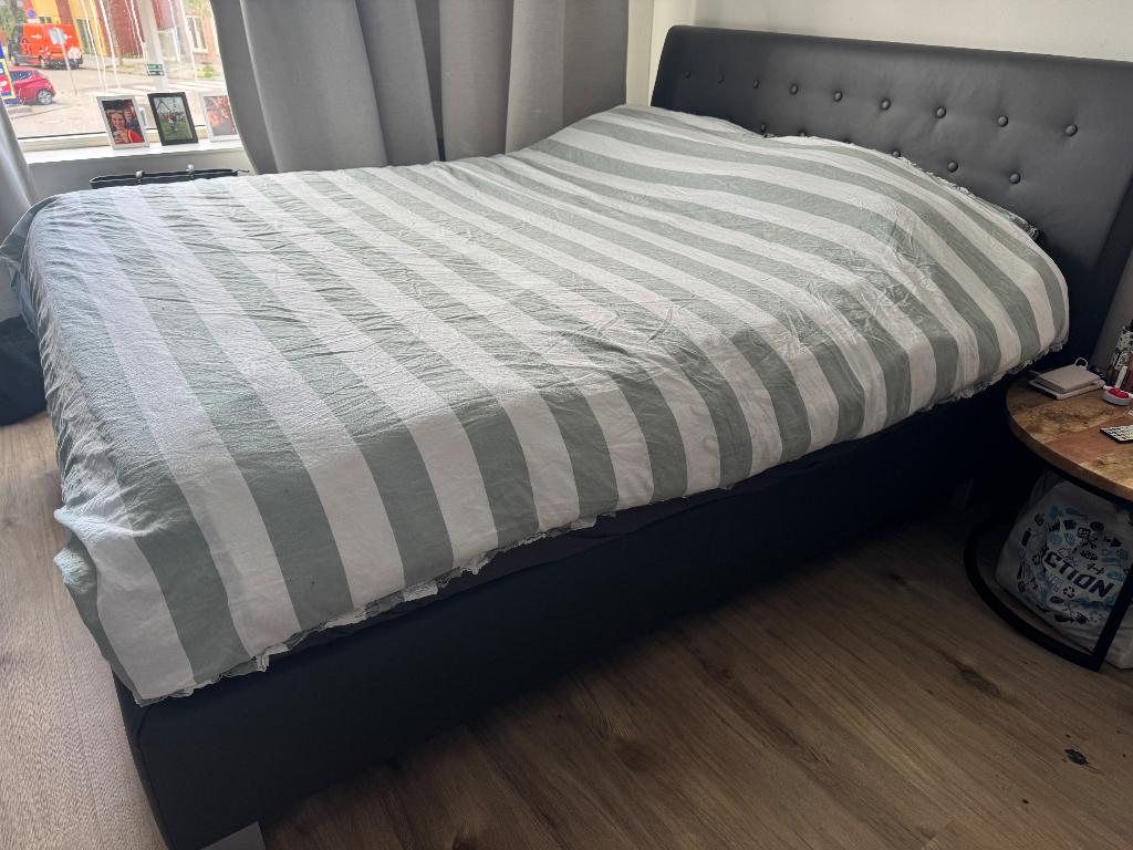Bed, Huis en Inrichting, Overige materialen, Tweepersoons, Ophalen of Verzenden, Zo goed als nieuw