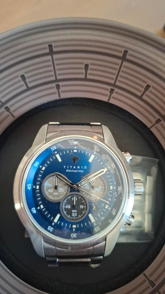 Titanio Aurelius herenhorloge, zilverkleurig, blauw scherm, Sieraden, Tassen en Uiterlijk, Horloges | Heren, Ophalen of Verzenden