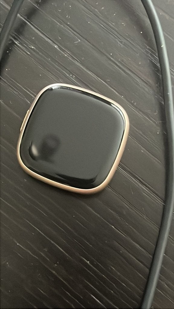 Fitbit versa 4 met oplader, Ophalen, Hoogte, Zo goed als nieuw, Fitbit