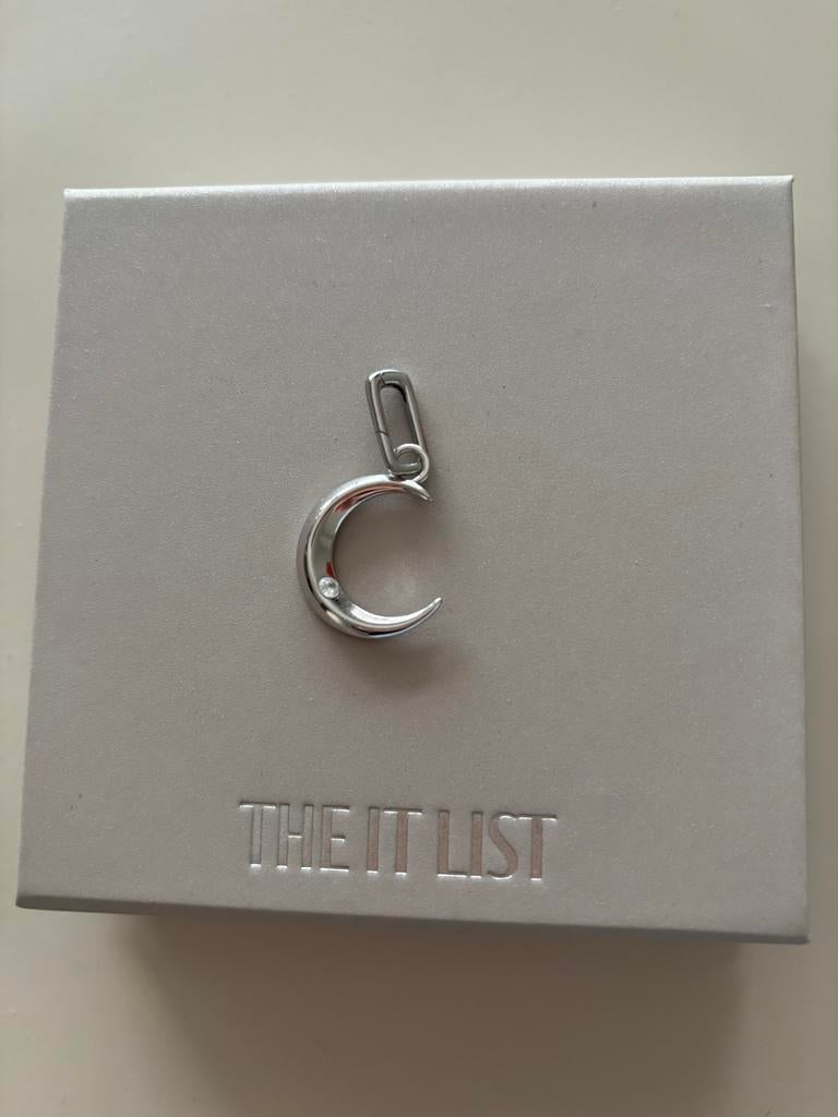 Te koop: The IT List x Leontine Ruiters, pendant: moon, Overige merken, Nieuw, Ophalen of Verzenden, 1 bedel