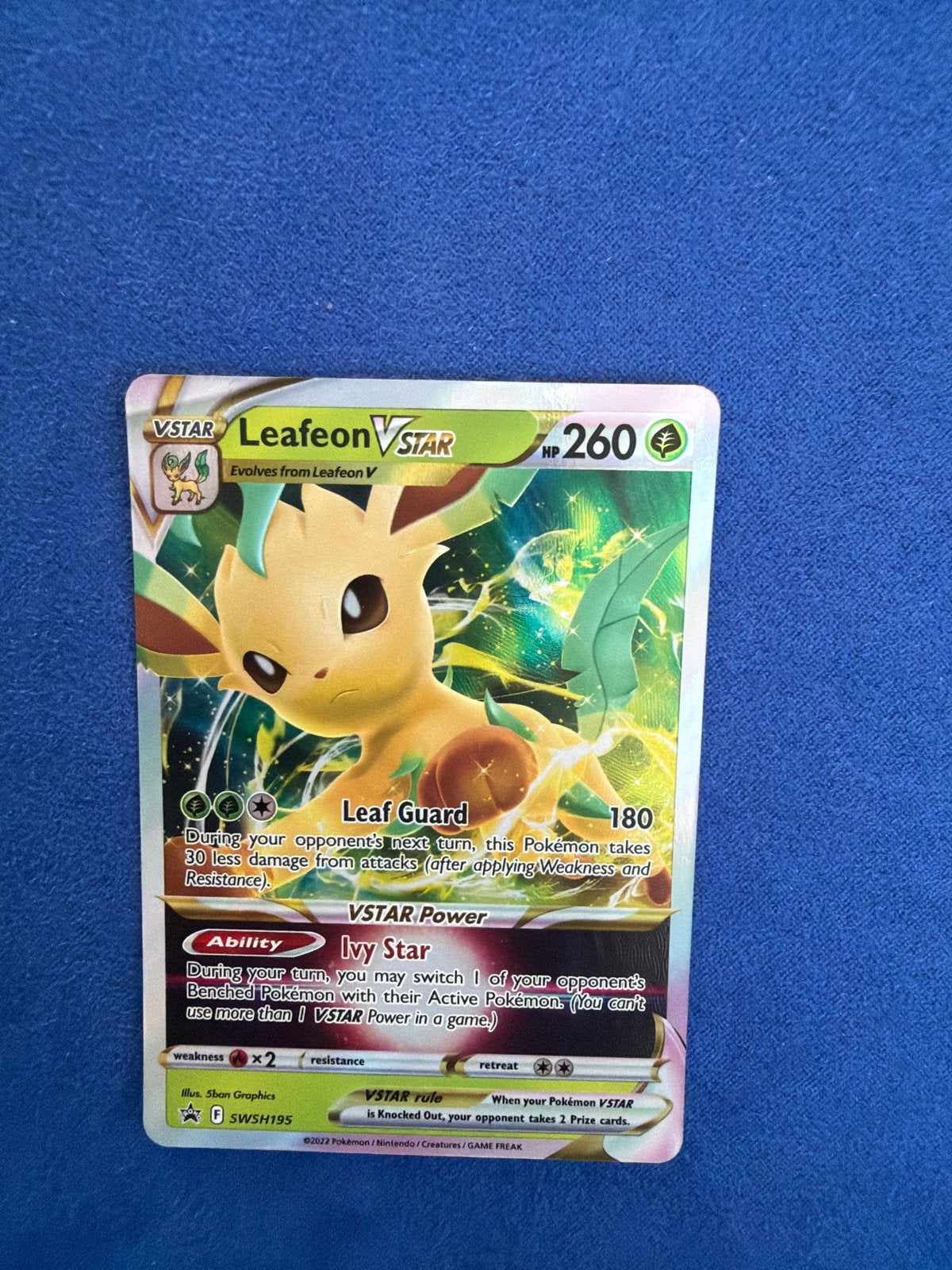 Leafeon VSTAR SWSH195 Pokémon Kaart, Ophalen of Verzenden, Zo goed als nieuw, Losse kaart