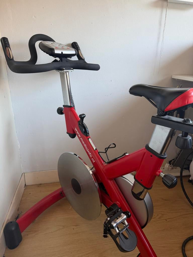 Hometrainer in prima staat - Ideaal voor thuistraining, Sport en Fitness, Ophalen, Gebruikt, Metaal, Benen