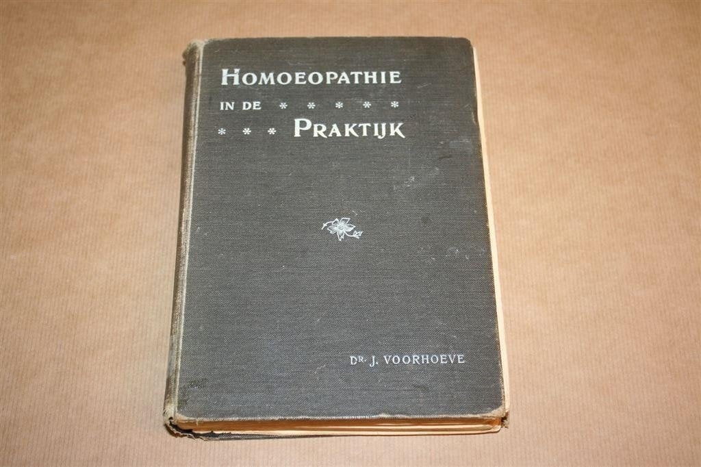 Homoeopathie in de Praktijk — Antiek Voorhoeve 1905 1e druk, Ophalen of Verzenden, Gelezen, Overige onderwerpen, Achtergrond en Informatie