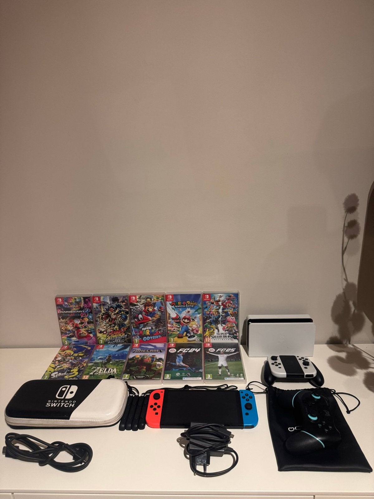 Nintendo Switch OLED met extra geheugen en 10 games, Spelcomputers en Games, Spelcomputers | Nintendo Switch, Met games, Met 2 controllers