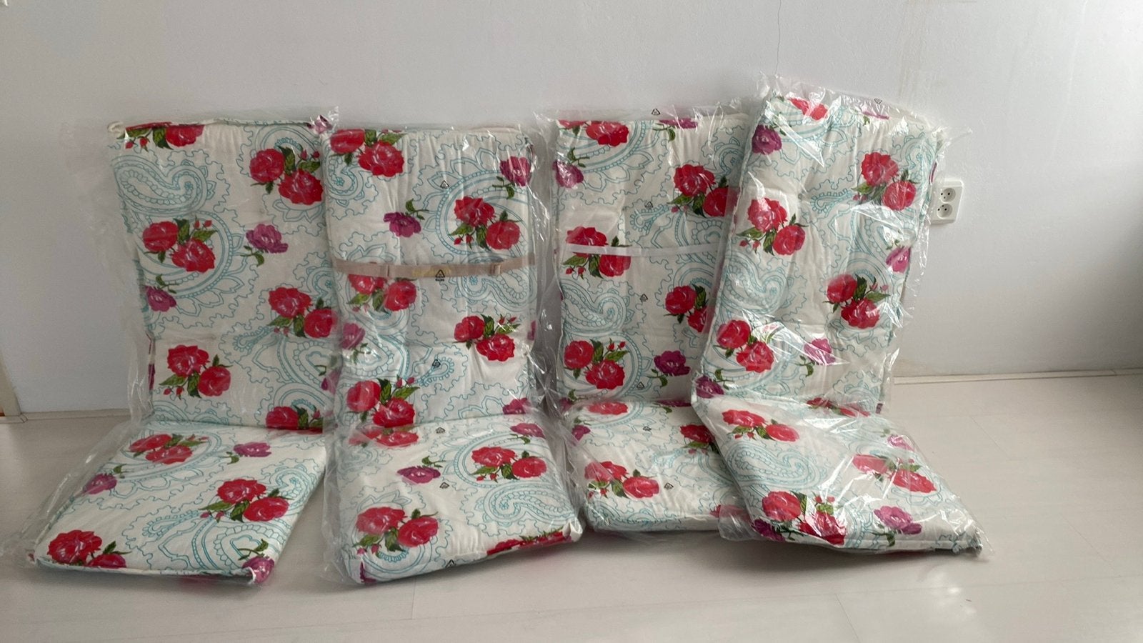 Nieuwe tuinstoelkussens met rozenprint (4 stuks), Ophalen of Verzenden, Nieuw