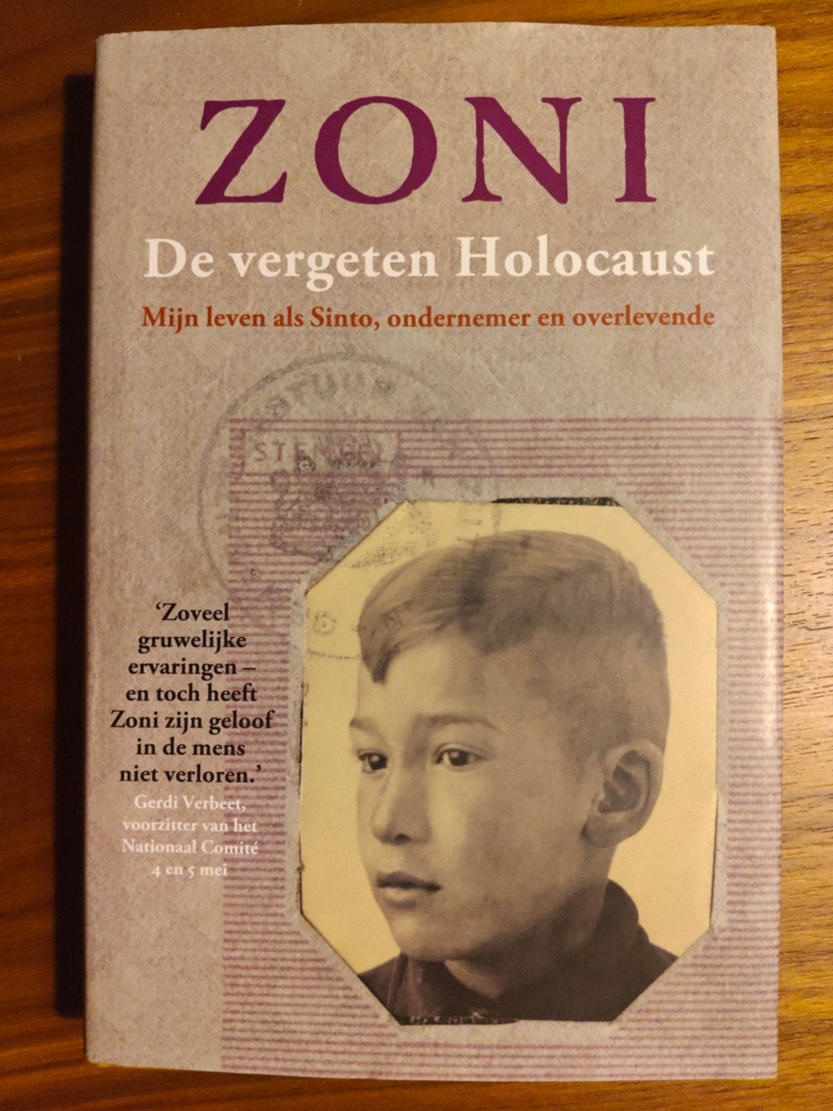 ZONI - De vergeten holocaust - mijn leven als Sinto... 2016, Tweede Wereldoorlog, Ophalen of Verzenden, Zo goed als nieuw, Overige onderwerpen