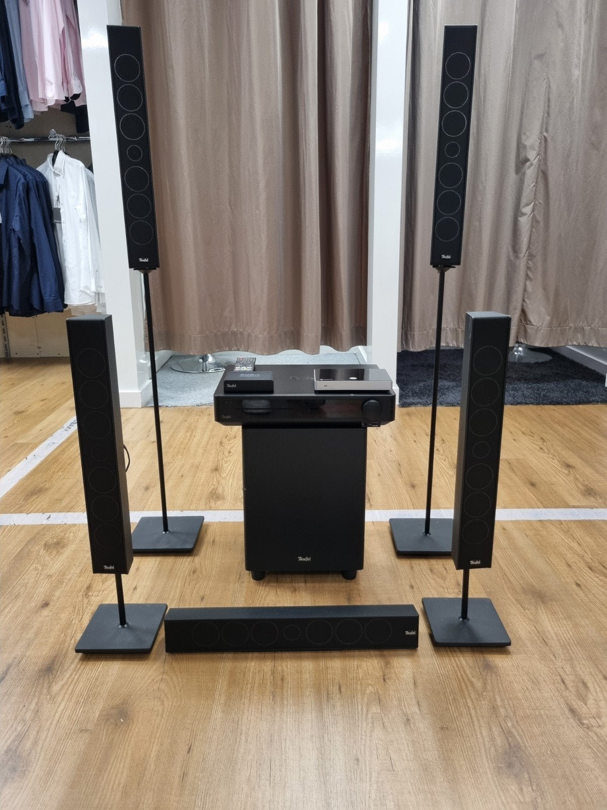 Complete Teufel Hifi Surround Set, 70 watt of meer, Zo goed als nieuw, 5.1-systeem, /