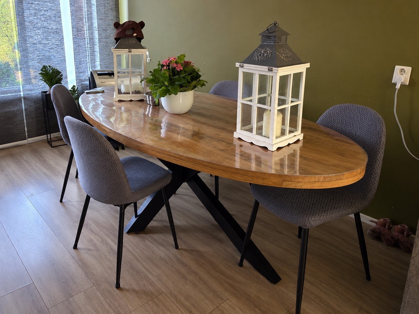 Ovale eettafel - Houtlook blad met zwart metal, 100 tot 150 cm, Zo goed als nieuw, Vijf personen of meer, 150 tot 200 cm