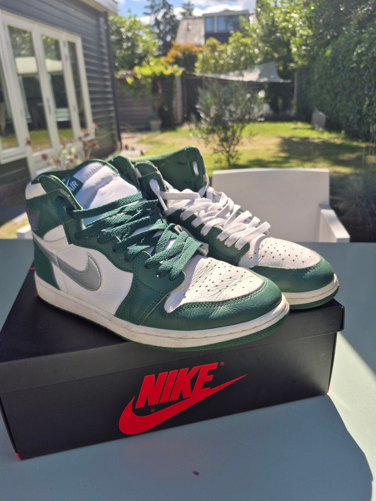 Nauwelijks gedragen Air Jordan's maat 10 met doos, Wit, Ophalen of Verzenden, Zo goed als nieuw, Nike Air Jordan